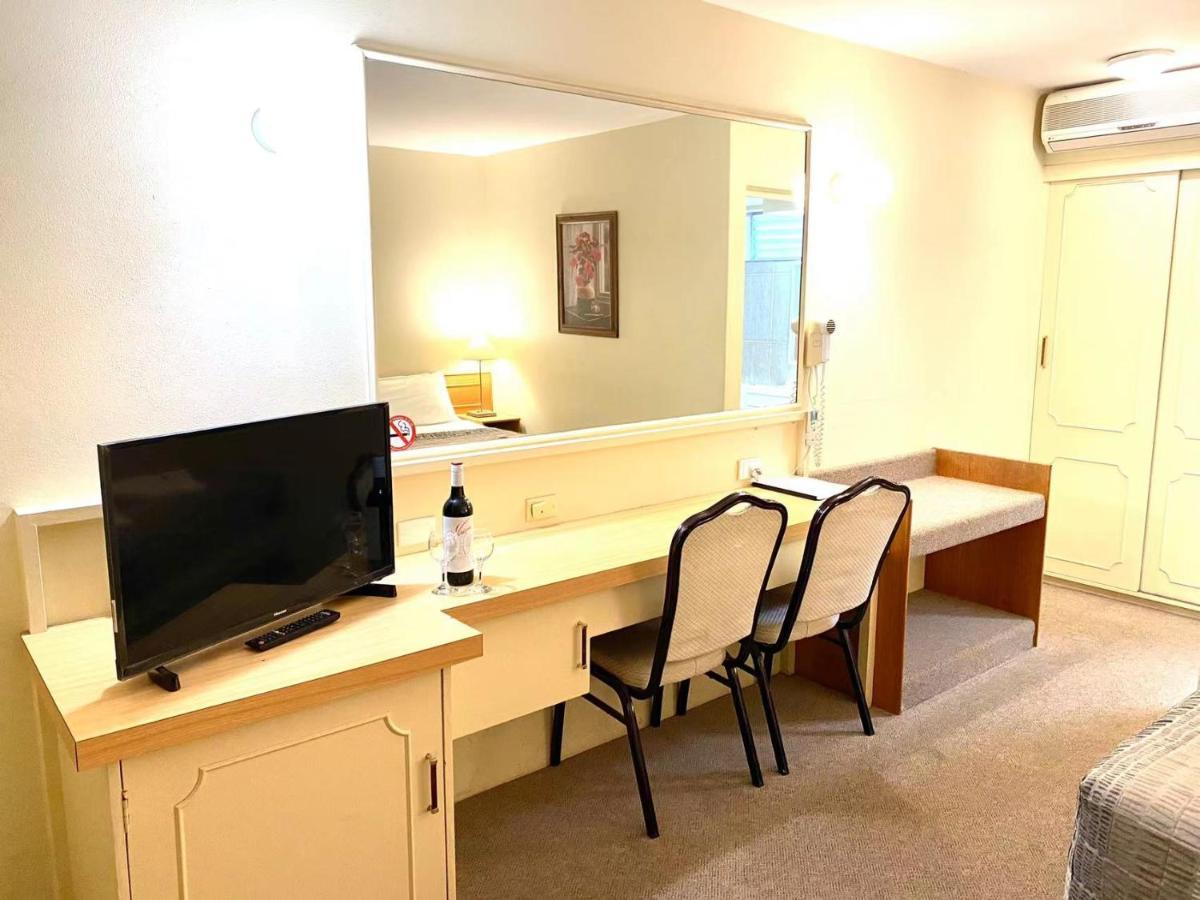 Gateway Motor Inn ナランデラ エクステリア 写真