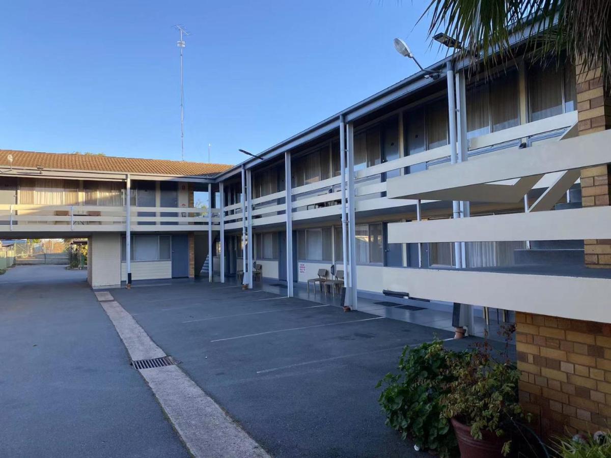 Gateway Motor Inn ナランデラ エクステリア 写真