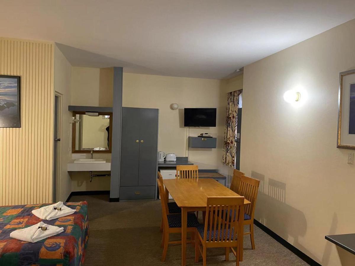 Gateway Motor Inn ナランデラ エクステリア 写真