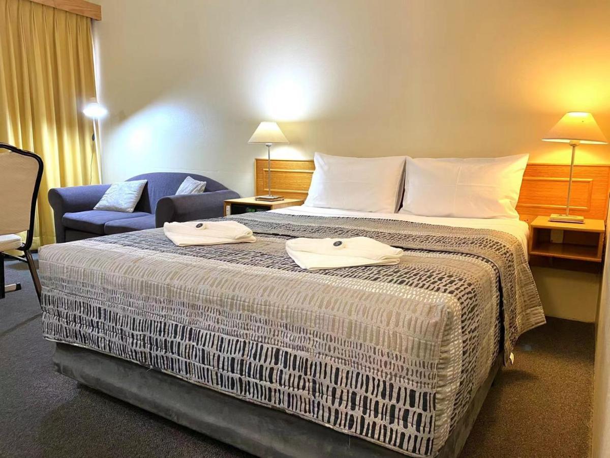 Gateway Motor Inn ナランデラ エクステリア 写真