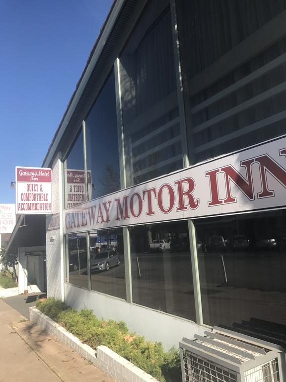 Gateway Motor Inn ナランデラ エクステリア 写真